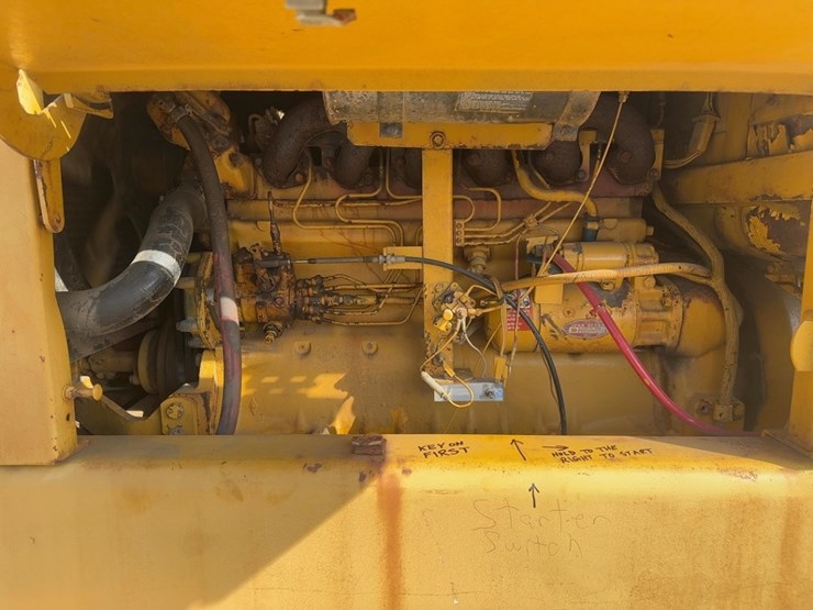 1982-deere-670a-image-21