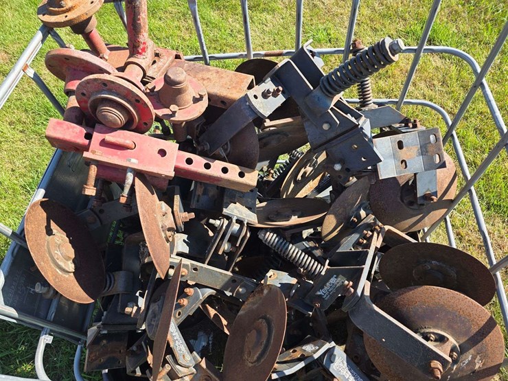 crate-full-of-yetter-closes-off-dmi-applicator-and-some-misc-hubs,-believed-to-be-approx-19,-buying-image-2