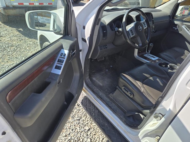2009-nissan-pathfinder-le-image-25