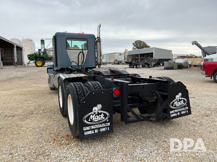 1989-freightliner-day-cab-truck-(jn0784,-unit-06815)-image-13