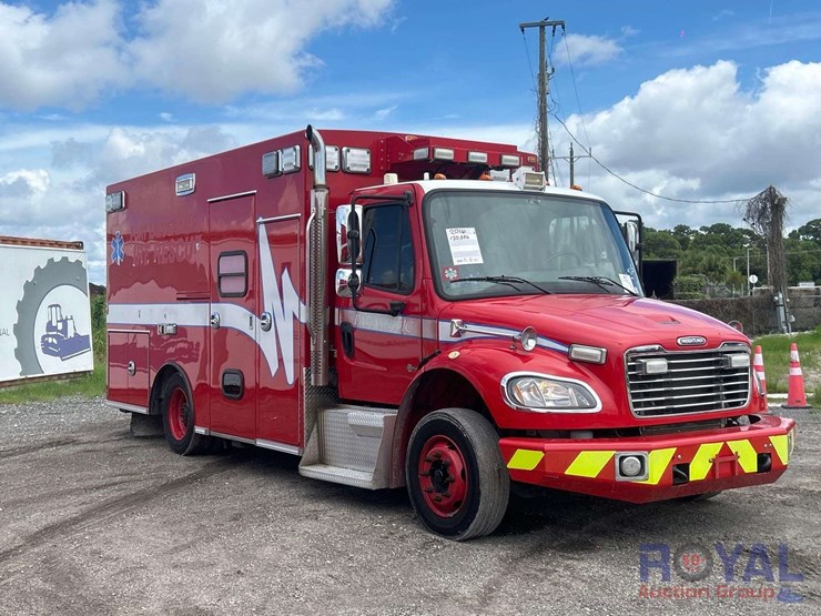 2016-freightliner-m2-106-braun-ambulance-image-2