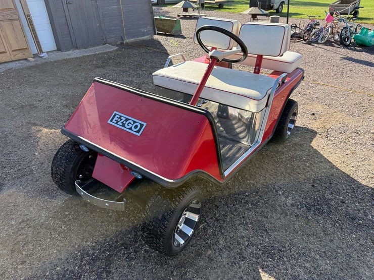 e-z-go-2-stroke-golf-cart,-runs-and-drives,-oil-injector-does-not-work-so-you-have-to-mix-the-gas-image-3