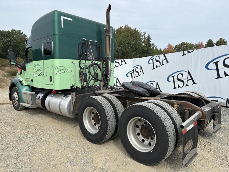 2015-peterbilt-579-image-3
