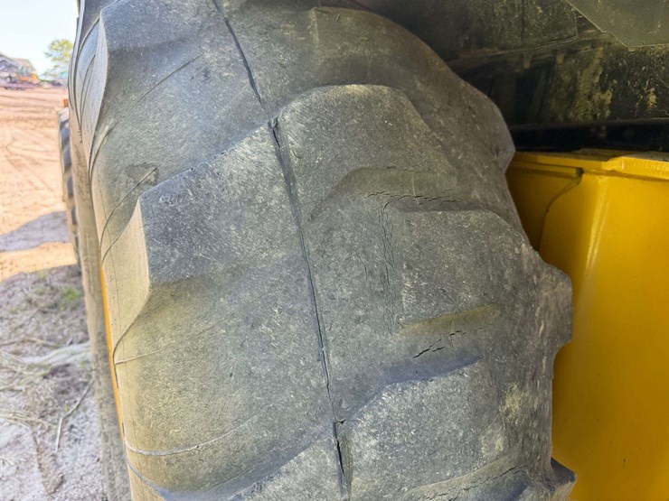 2014-caterpillar-420f-image-42