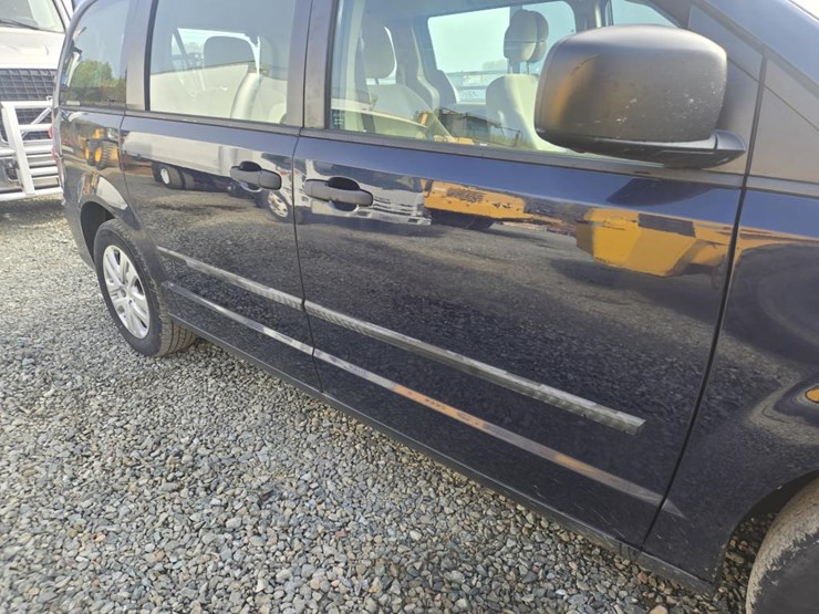 2014-dodge-grand-caravan-image-11