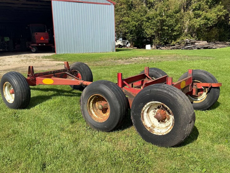 electric-tandem-silage-wagon-running-gear-image-5