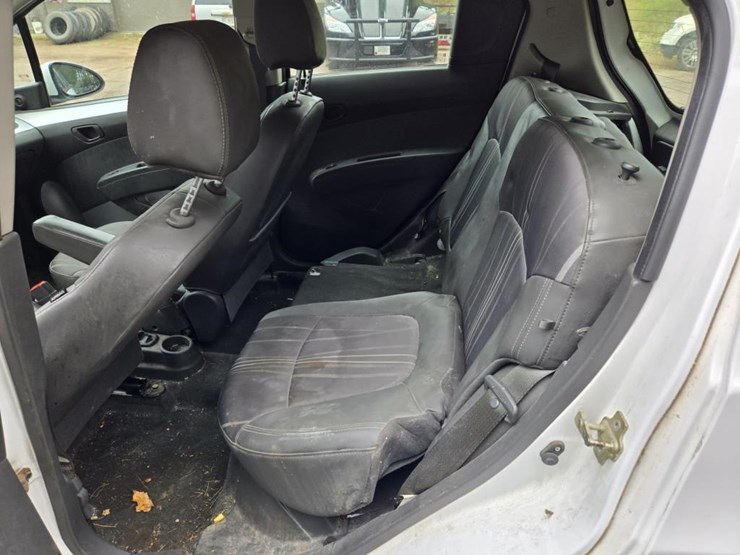 #1580-•-2013-chevrolet-spark-compact-vehicle-image-27