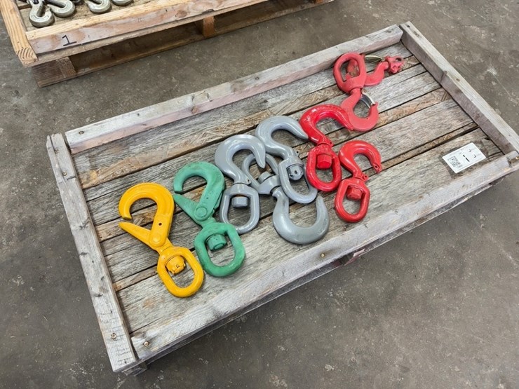 quantity-of-(9)-heavy-duty-hooks-image-4