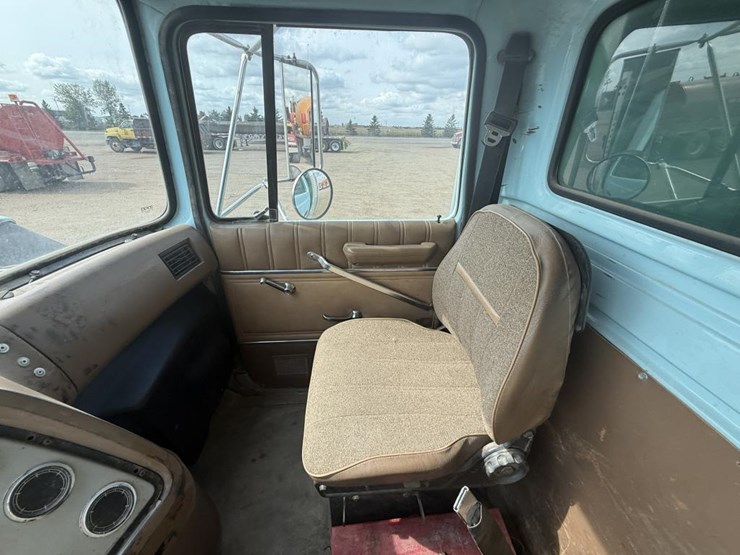 1995-ford-l9000-image-109