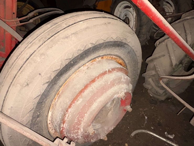 massey-ferguson-300-image-9