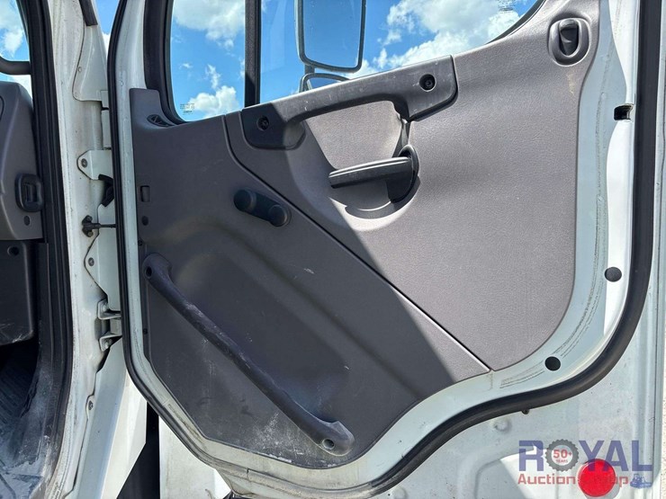 2016-freightliner-114sd-image-34