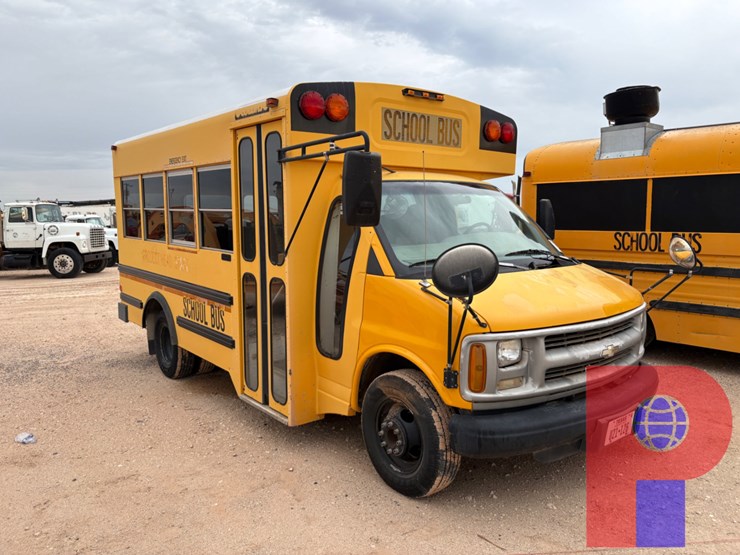 2000-chevrolet-3500-image-2