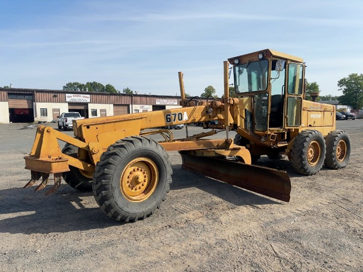 1982-deere-670a-image-2