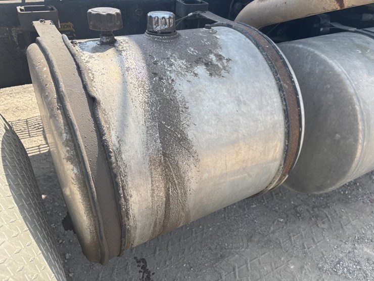 2000-mack-rd600-image-42