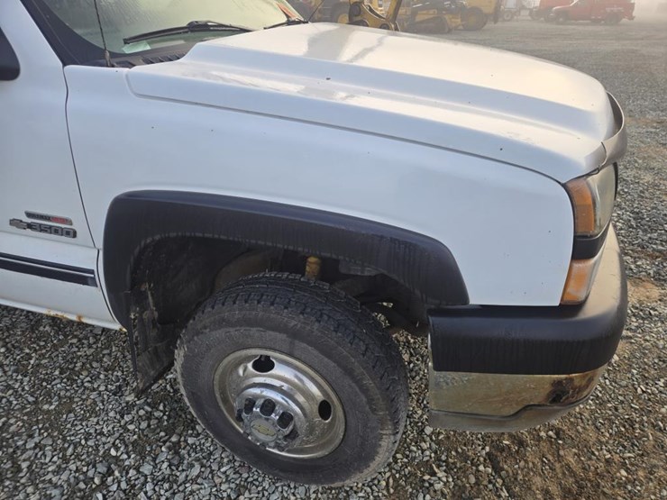 2005-chevrolet-3500-image-10