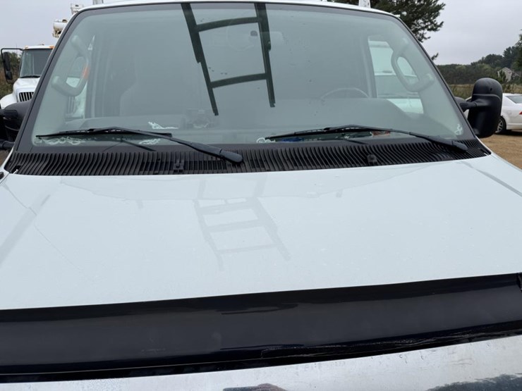 2013-ford-cargo-image-26