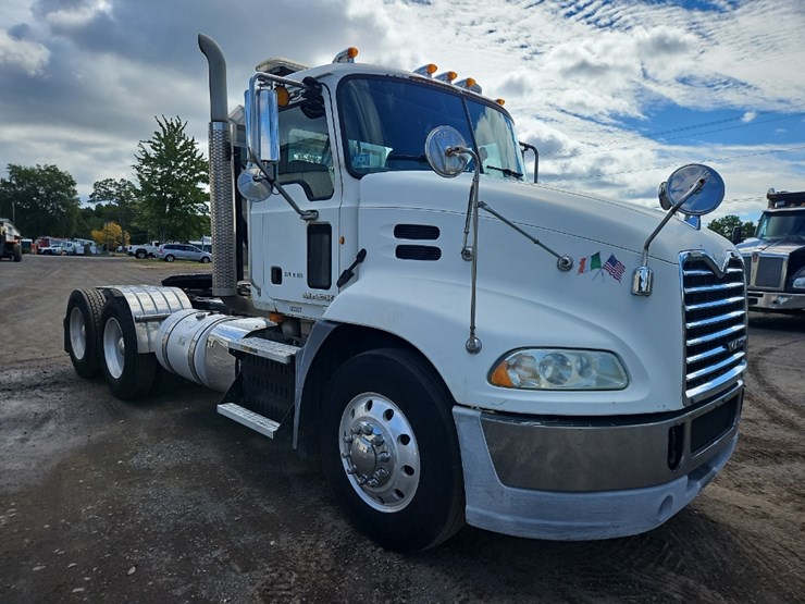 2012-mack-pinnacle-cxu613-image-7