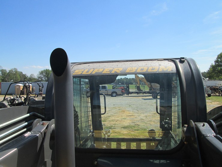 new-holland-l228-image-10
