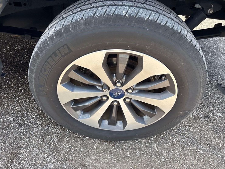 2020-ford-f150-image-26