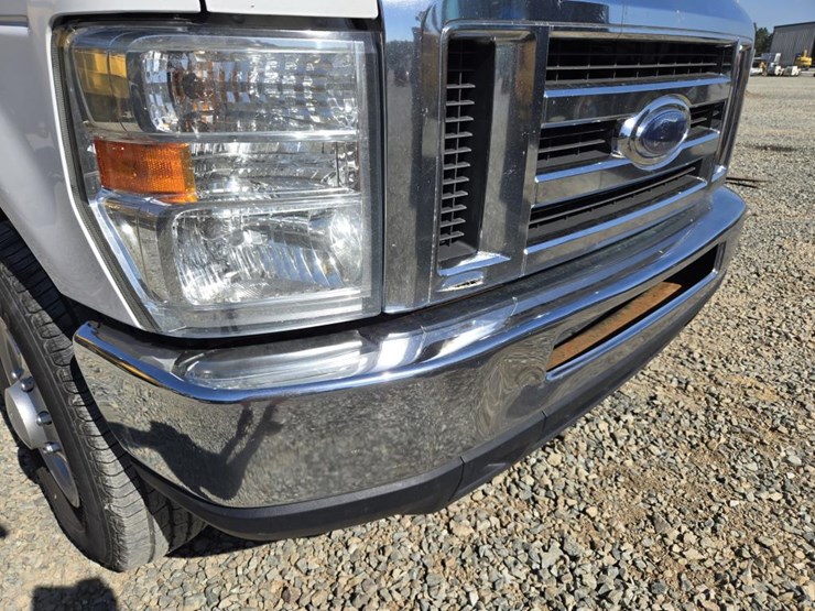 2013-ford-cargo-image-9