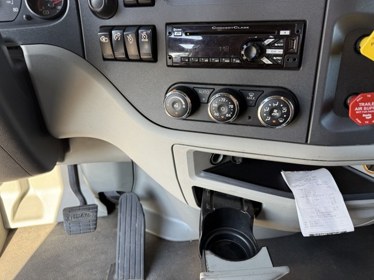 2020-peterbilt-579-image-45