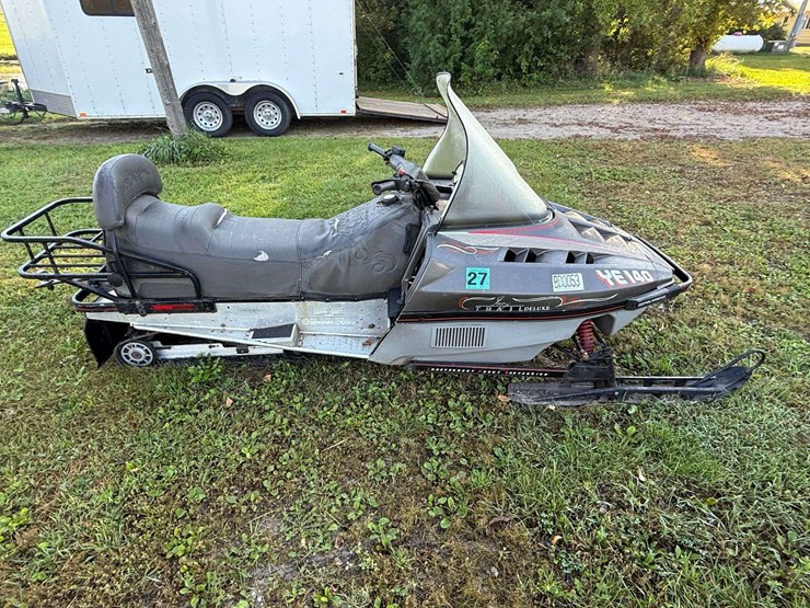 1990-polaris-indy-trail-deluxe-2-up-snowmobile,-5,944-miles,-electric-start-and-reverse,-runs-good-a-image-3