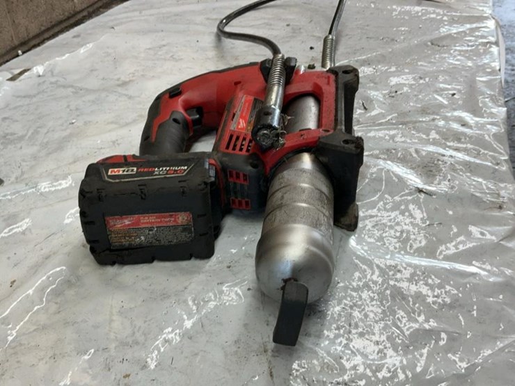 #113-•-milwaukee-grease-gun-image-3