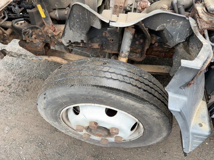 2014-mitsubishi-fuso-fe160-image-9