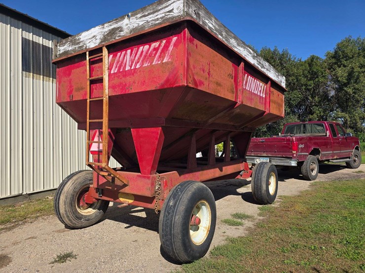 lundell-gravity-box-on-balzer-running-gear,-12.5l-16-tires-on-8-bolt-rims,-front-and-rear-ladder,-ex-image-14
