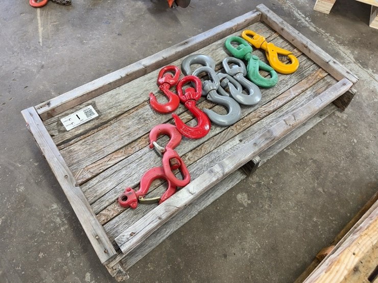 quantity-of-(9)-heavy-duty-hooks-image-2