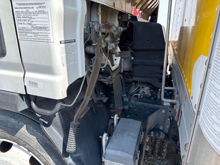 2016-izuzu-nprxd-s/a-box-truck-image-17