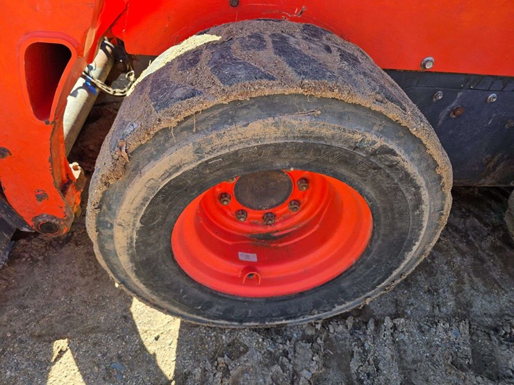 2019-kubota-ssv75-image-23