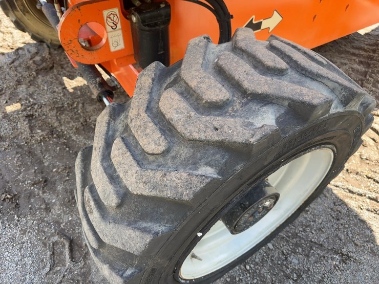 2015-jlg-600s-image-11