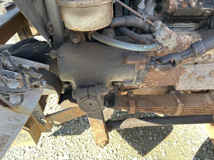 2004-freightliner-fl80-image-45