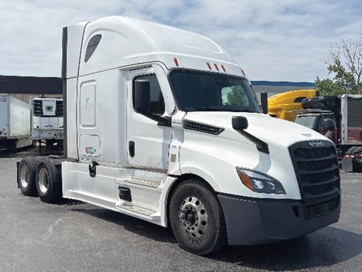 2022-freightliner-cascadia-126-image-1