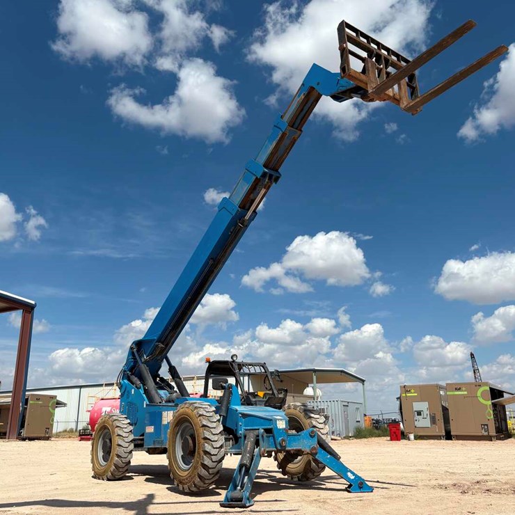 2014 GENIE GTH1056