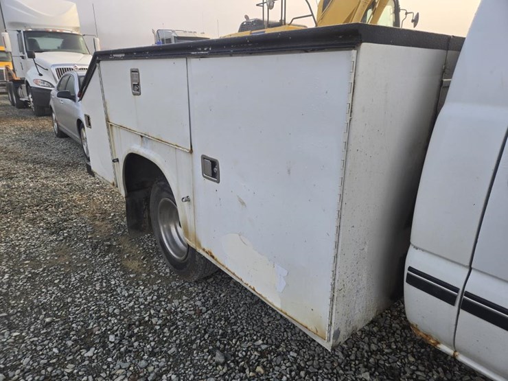 2005-chevrolet-3500-image-16
