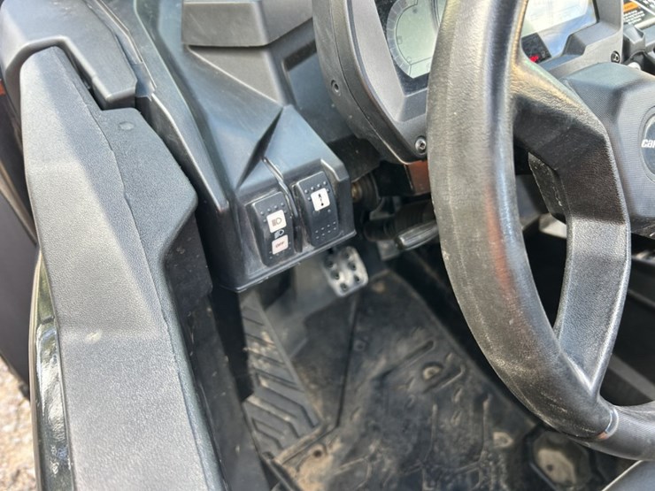 #1400-•-2023-can-am-commander-1000r-xt-image-40