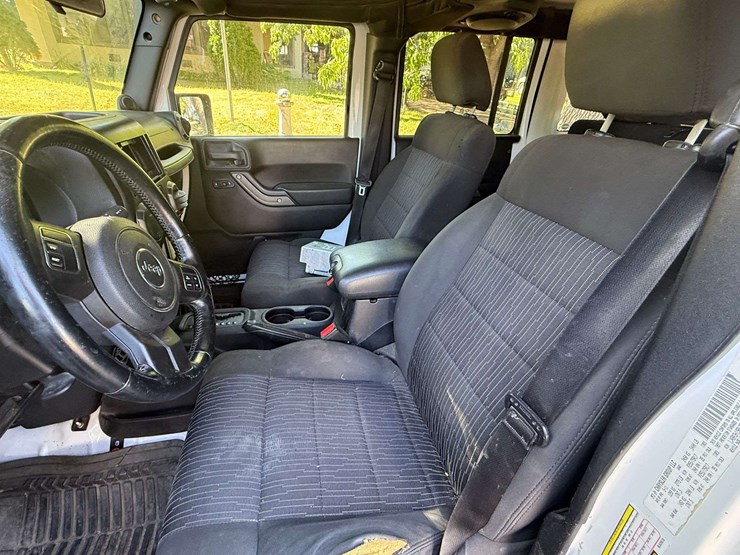 2011-jeep-wrangler-sport-image-14