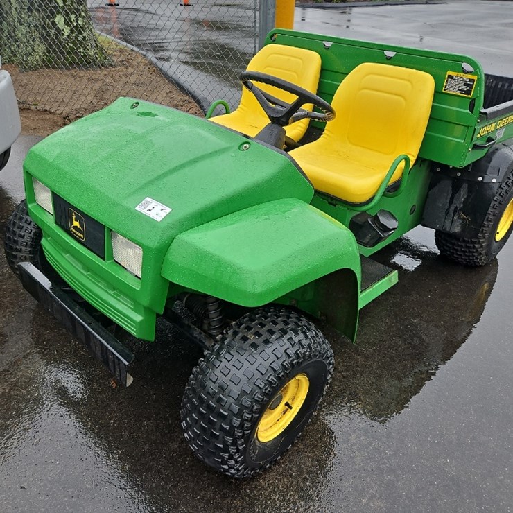 JOHN DEERE GATOR