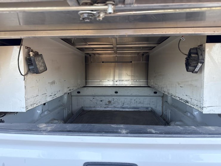 2019-chevrolet-1500-image-16