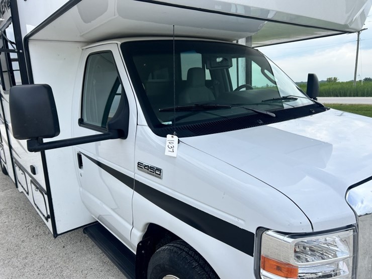 2021-ford-e450-image-29