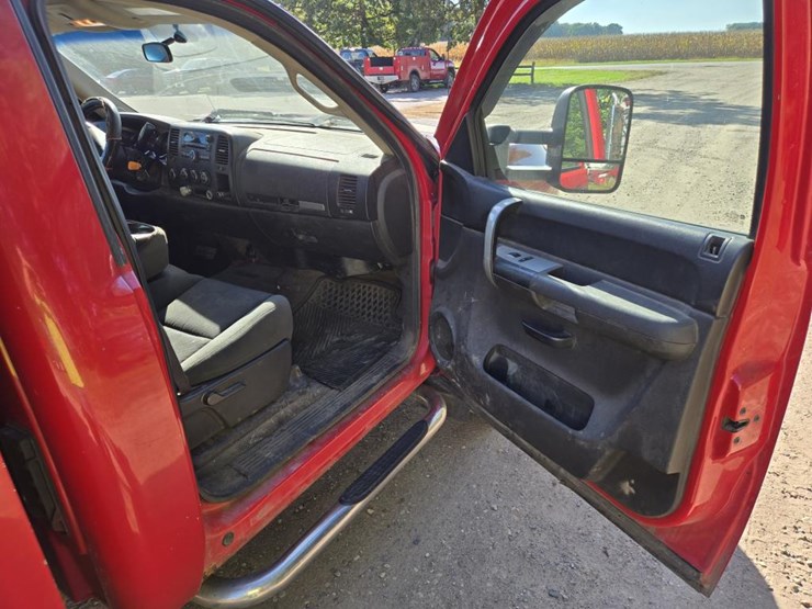 2009-chevrolet-silverado-2500-image-32