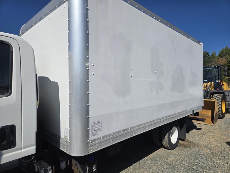 2015-isuzu-npr-hd-image-12