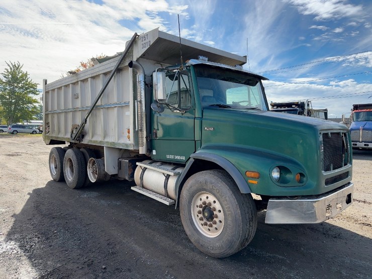 2000-freightliner-fl112-image-7