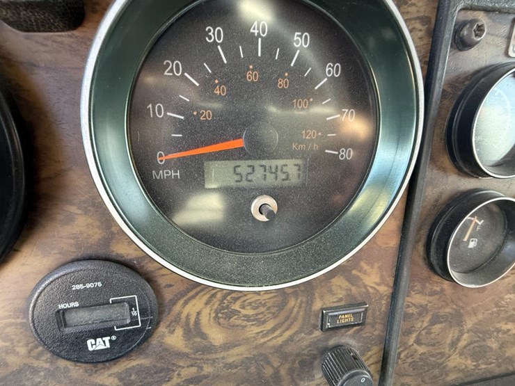 2015-kenworth-t800-image-76