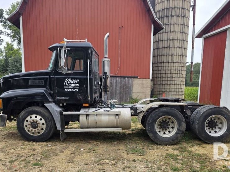 2001-mack-ch613-image-2