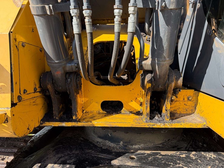 deere-225d-lc-image-18