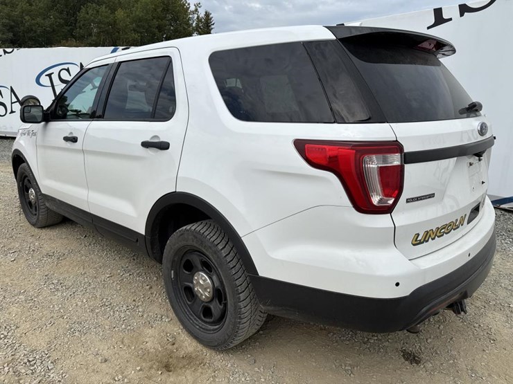 2017-ford-explorer-image-3