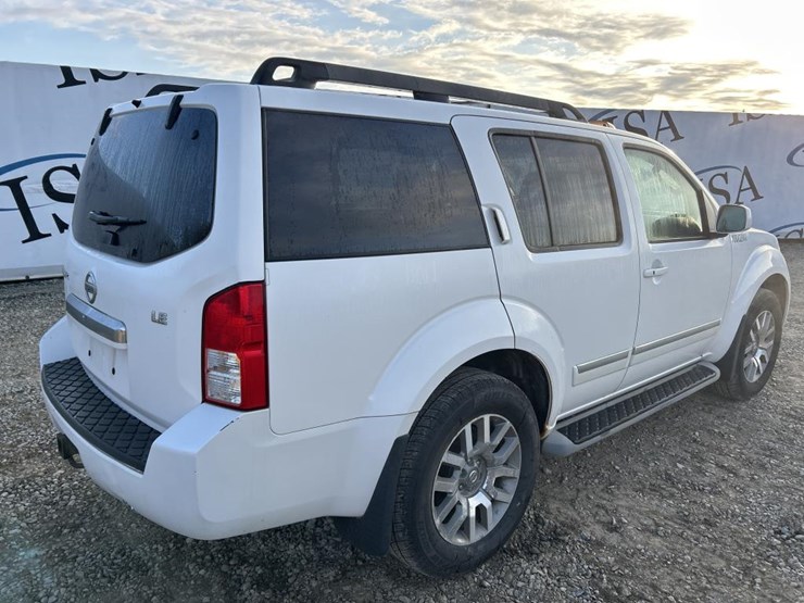 2009-nissan-pathfinder-le-image-5